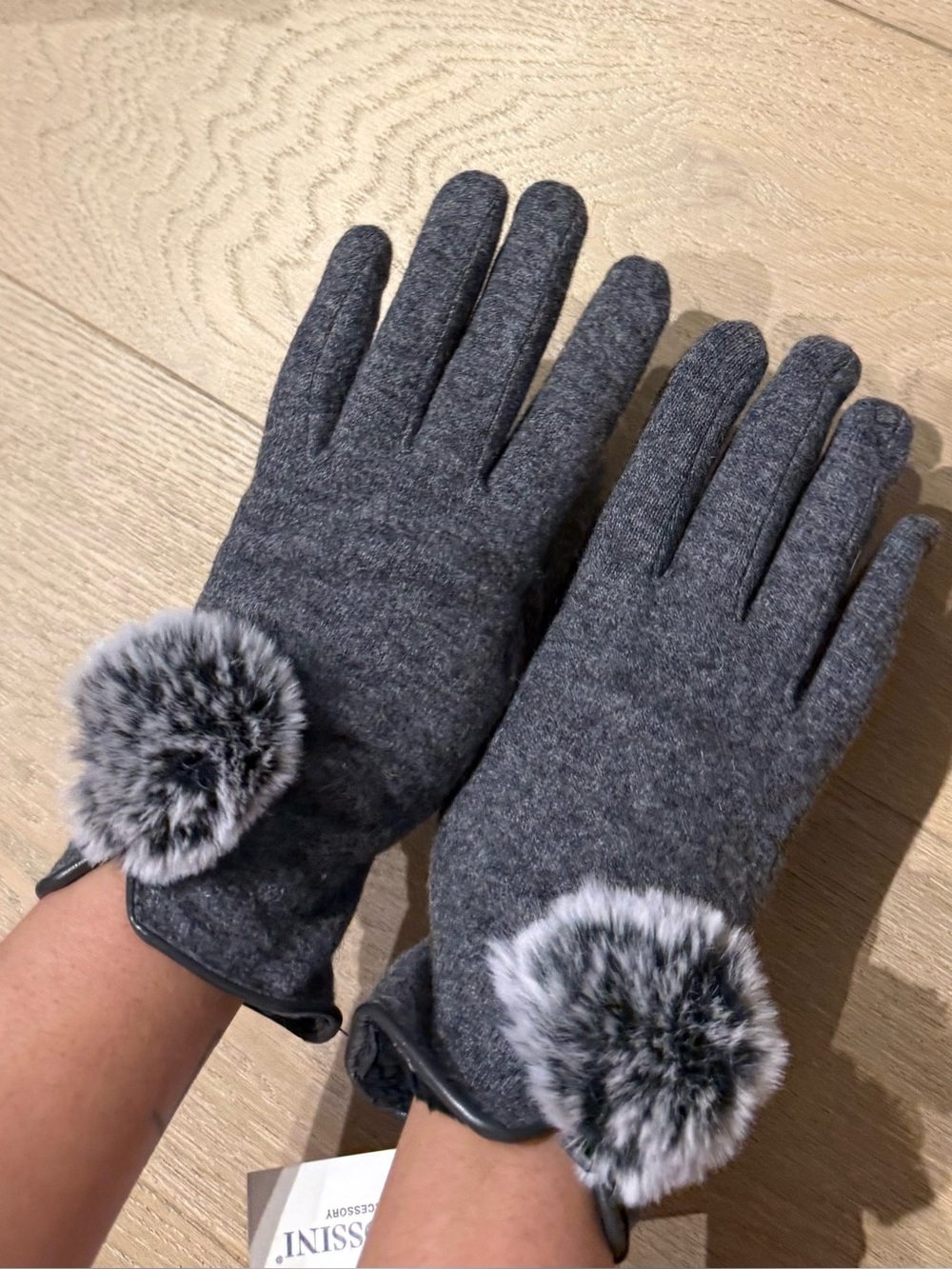 Pia Rossini Grey Wool Blend Blend Gloves With Faux Fur